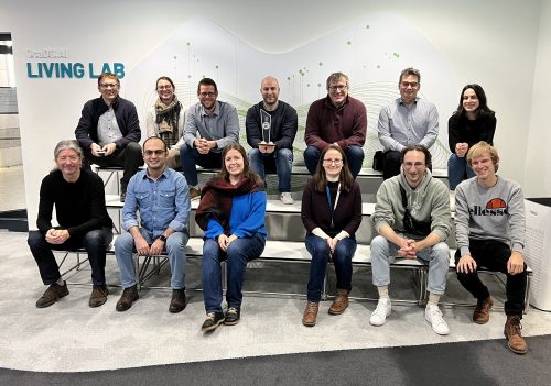 Gruppenfoto der Teilnehmer vor dem Living Lab